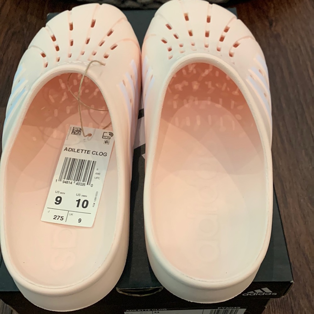 ADIDAS ADILETTE CLOG. WOMEN 10 US UNISEX. LIGHT PINK